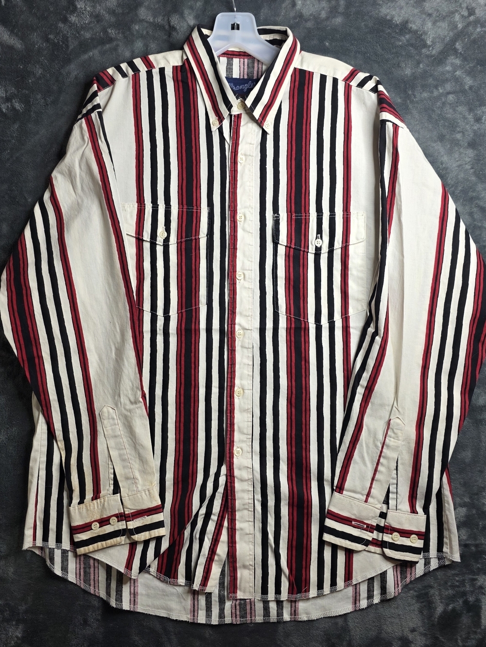 Vintage Wrangler Made In The USA Mens Button Down Sz. L. X-Long Tails.